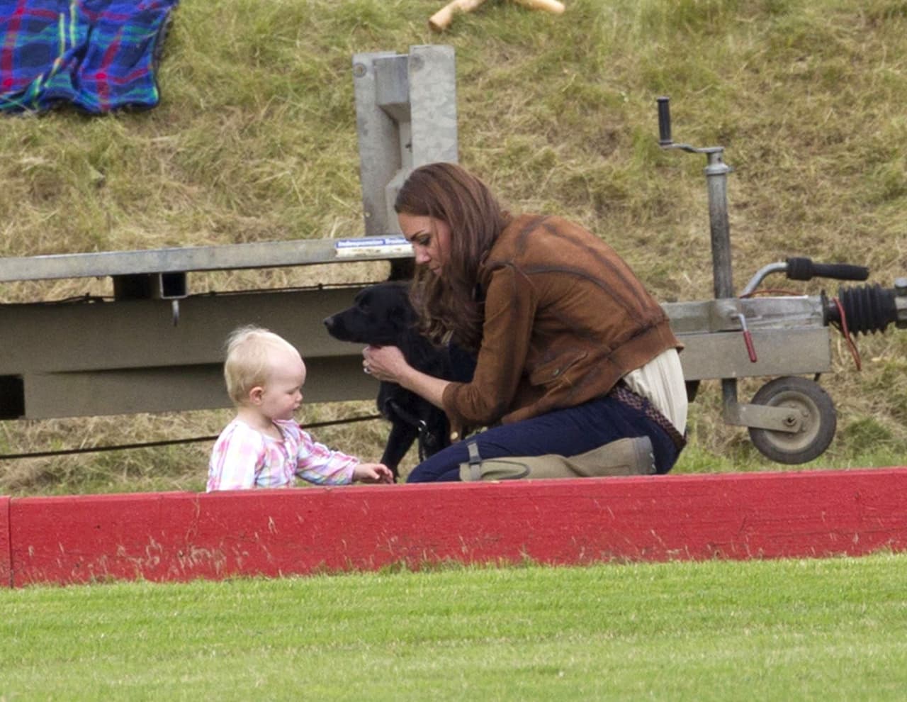 Lupo fue testigo de cómo creció la familia con el nacimiento de 
<b>la princesa Charlotte y el príncipe Louis</b>, quienes también pasaron agradables vivencias con él.