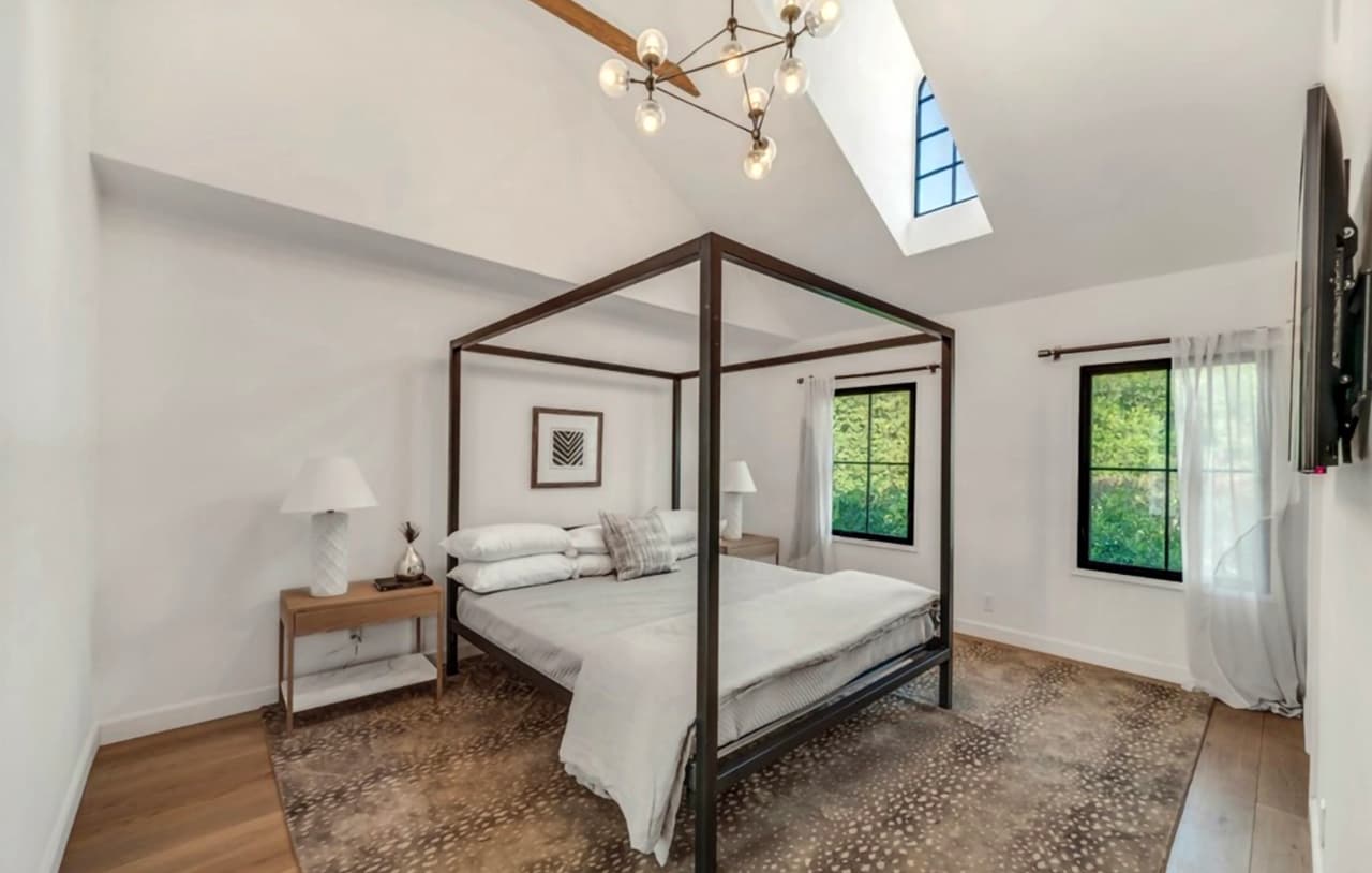 Ella la adquirió en 2018 por casi el mismo precio: 2.6 millones de dólares.
<br>