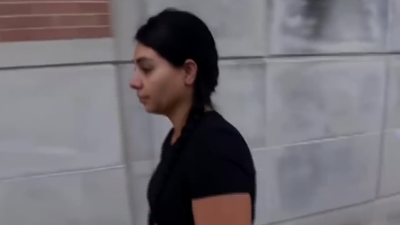 Sale libre bajo fianza Mayra Velásquez, acusada de matar a puñaladas a Irasema Chávez hace 14 años