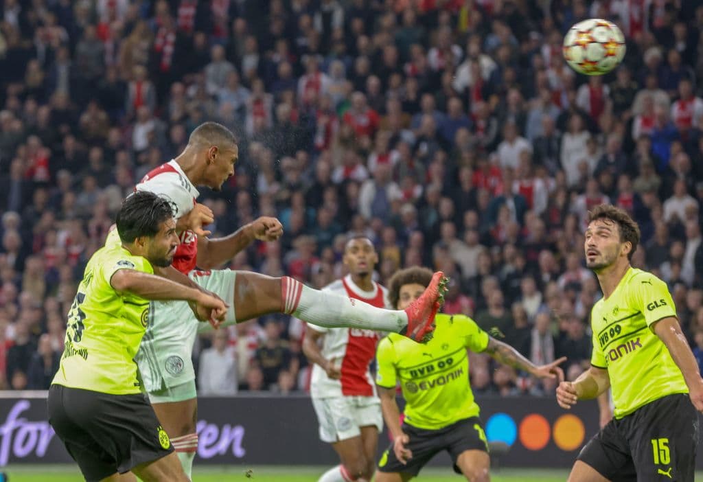 Ajax pasa por encima del Borussia Dortmund y golean 4-0, Inter no quiere tener la misma suerte que el Madrid y vencen 3-1 al Sheriff y el Porto continúa en la pelea por su pase a los octavos de final luego de vencer por lo mínima (1-0) al Milan.