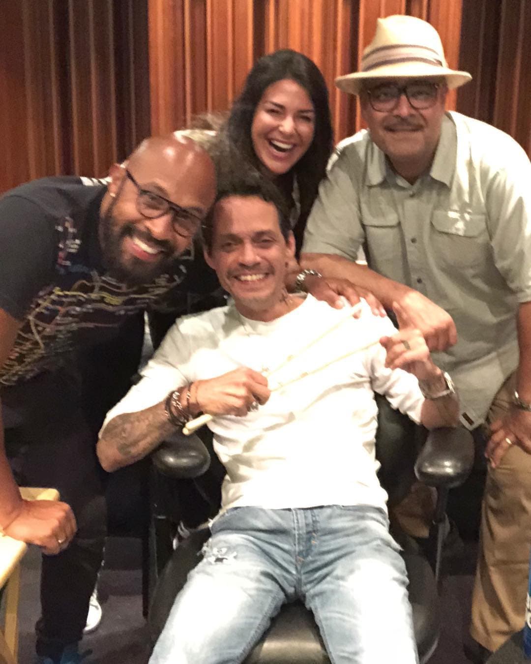 "En estos días", comentó el orgulloso novio “está por darnos una sorpresa, pues tiene un nuevo proyecto para la TV que está por anunciar”. 
<br>