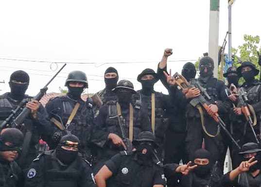 Close up of Dragunovs (on right) being carried by Special Operations police unit celebrating after taking Monimbo, July 17, 2018. Photo by El 19 Digital.