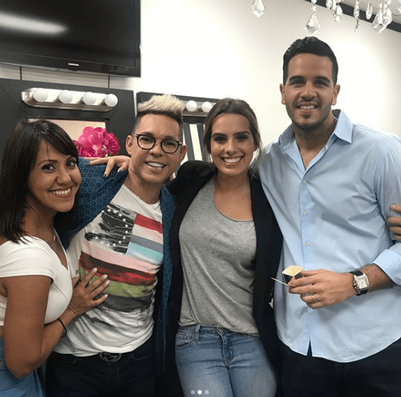 Todos apoyando el éxito de Ana y deseándole suerte como empresaria.