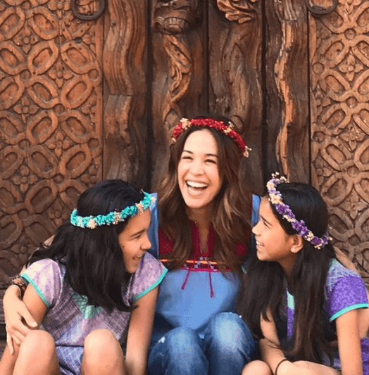 "Felicidad absoluta. Esta foto la tomó el hombre que nos cuida, nos ama y nos hace sonreír", reveló la conductora.