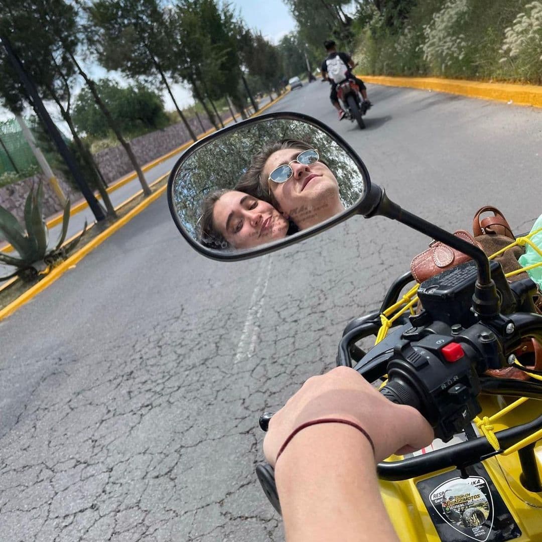 El hijo de Leonardo Daniel compartió una serie de imágenes en las que aparece junto a la hija de Gaby Rivero paseando en cuatrimoto.