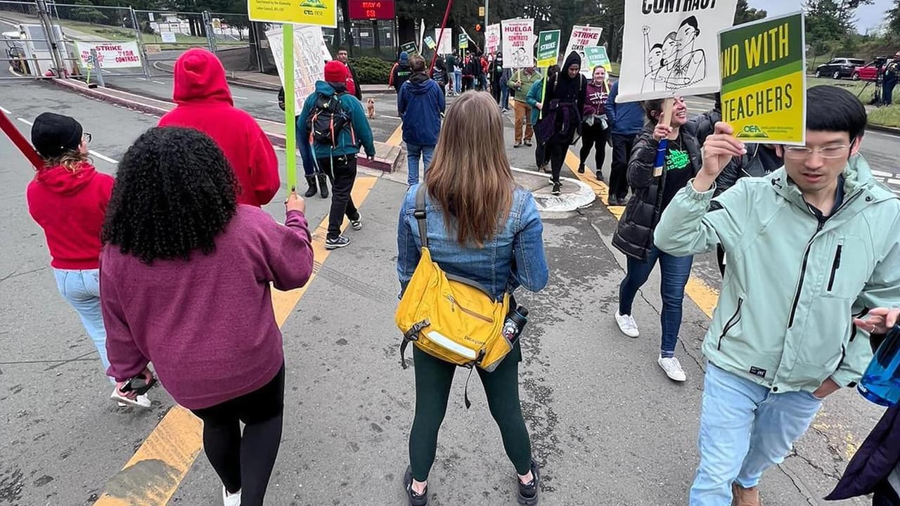 Huelga de maestros en Oakland entra en su segundo día; superintendente estatal interviene como mediador