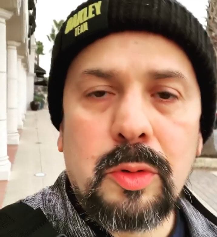 "El martes 14 de julio, alrededor de las 5 de la tarde, falleció el padre de mi querido amigo, talentoso músico y productor, Cruz Martínez, esposo de mi querida amiga Alicia Villarreal", escribió la periodista de regional mexicano a través de
<b><a href="https://www.lachicuela.com/fallece-el-padre-de-cruz-martinez-a-causa-del-covid-19/" target="_blank">su sitio web. </a></b>
<br>