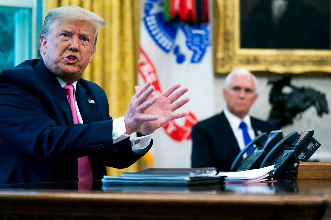 No obstante, Trump ha dicho que las personas desempleadas son su prioridad en el segundo paquete de estímulo. 
<b>"Queremos cuidar de la gente que no tiene trabajo"</b>, señaló el presidente durante la entrevista mencionada.