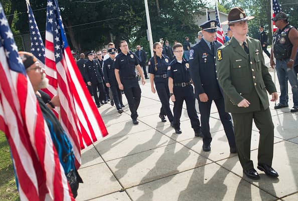 Rinden último adiós al teniente Gliniewicz