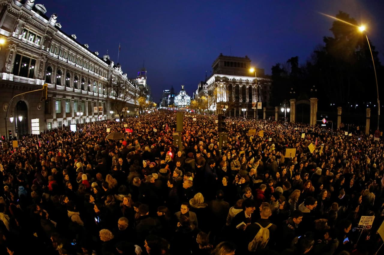 España se para: las mujeres hacen huelga masiva en el 'Día Internacional de la Mujer'
