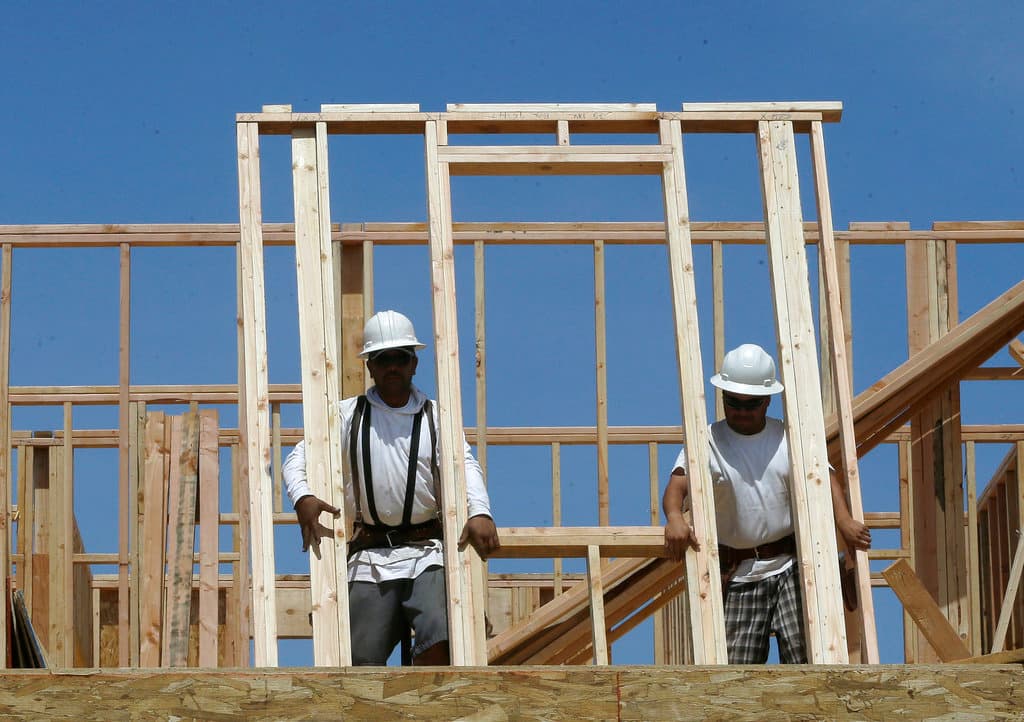 Se propone que por lo menos el 1% de las unidades de vivienda existentes en el condado puedan ser destinas a las
<b>familias con menores ingresos</b>, personas de la tercera edad, personas discapacitadas y/o veteranos. La Medida D no aumenta ningún impuesto o tarifa para poder financiar los proyectos.