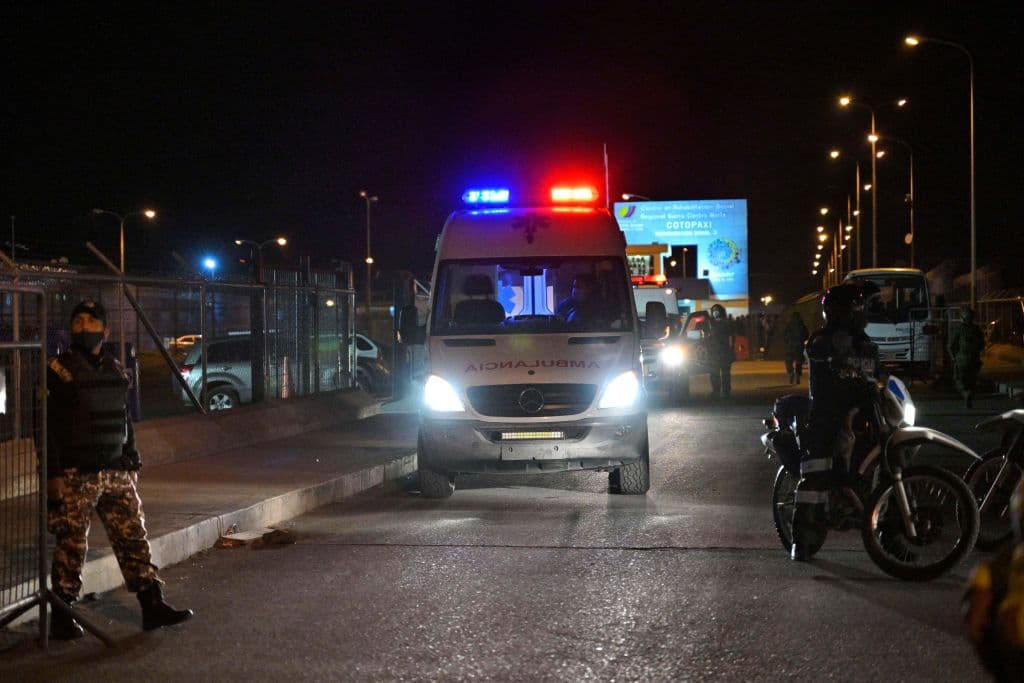 Al menos 15 presos muertos y 21 heridos deja una nueva revuelta en una cárcel de Ecuador