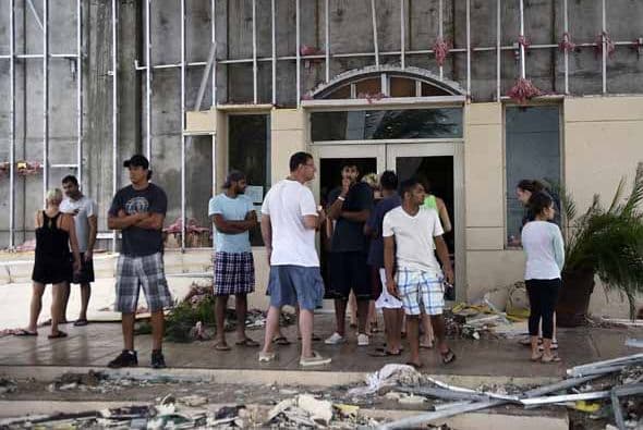 Autoridades en Cabo San Lucas afirmaron plan de seguridad con 'mano dura' condra los saqueos en las zonas devastadas por el paso de Odile. Gobierno de Estados Unido habilitó los siguientes números de contacto para información relativa a ciudadanos americanos extraviados en el área de la península de Baja California en México. Desde U.S. & Canada: 1-888-407-4747 Desde el extragero: 1 202-501-4444 Email: OdileEmergencyUSC@state.gov