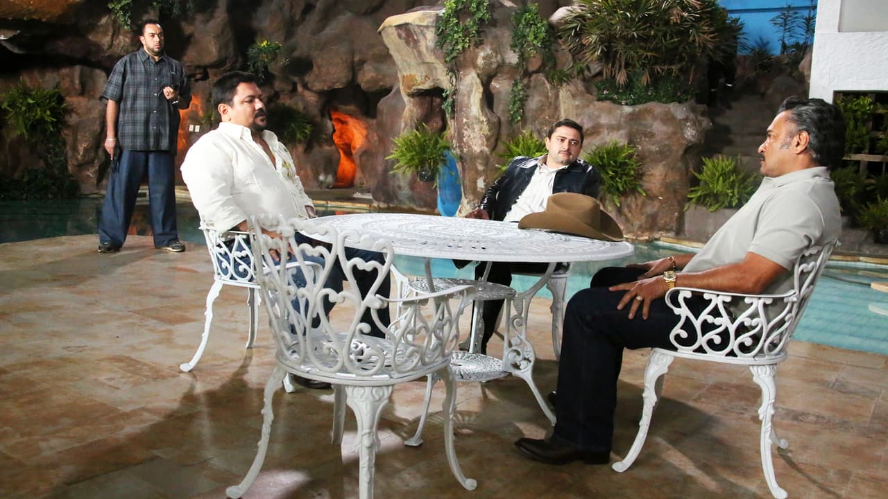 Meanwhile, ‘Tony Tormenta’ and Ismael agreed to divide the Nuevo Laredo territory among themselves, and then they came up with a strategy to attack ‘El Cano’ and ‘Los Emes’.