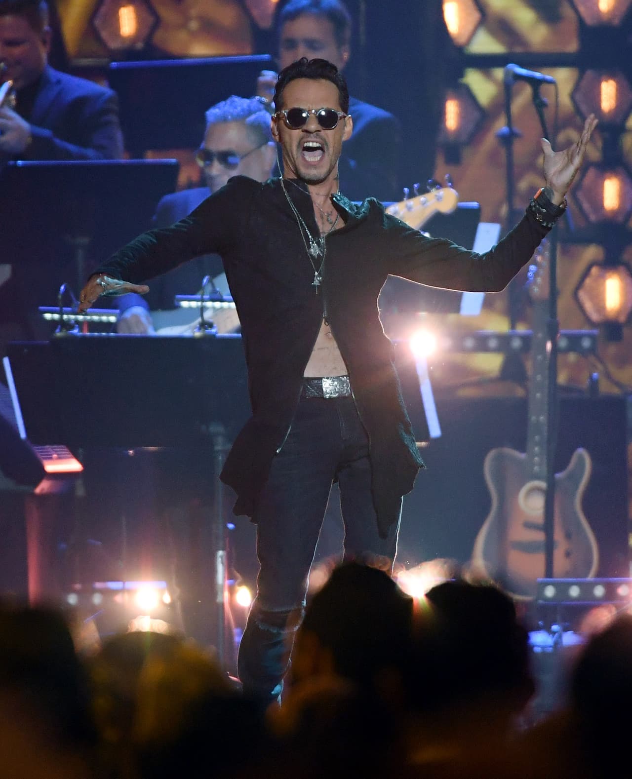 La gala de entrega 21 de los premios Billboard de la Música Latina contó con la participación de Marc Anthony, quien interpretó 'Parecen viernes', su nuevo tema, compuesto por Maluma.