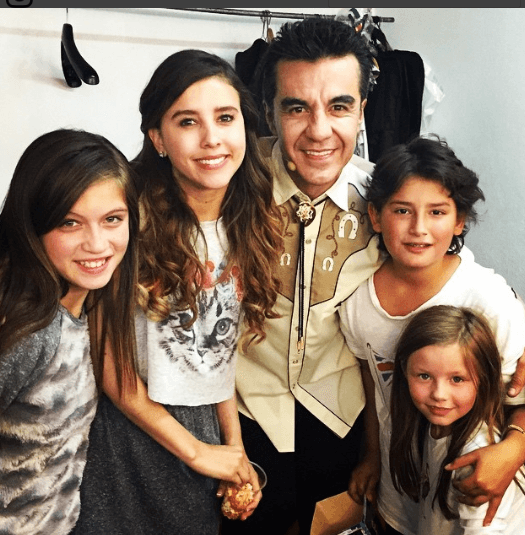 Se trataba de una de las hijas del personaje interpretado por Jorge Salinas y que a la postre sería la hijastra de 
<b><a href="https://www.univision.com/famosos/ni-novia-ni-novio-tranquilos-asi-la-actriz-silvia-navarro-confirmo-que-termino-con-el-papa-de-su-hijo-leon-video" target="_blank">Silvia Navarro</a></b> en ese melodrama. 
<br>