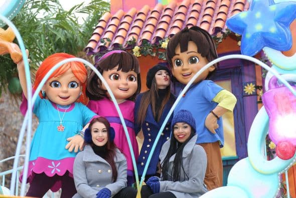 Unos par de años más tarde se implementó el uso de globos en el desfile.