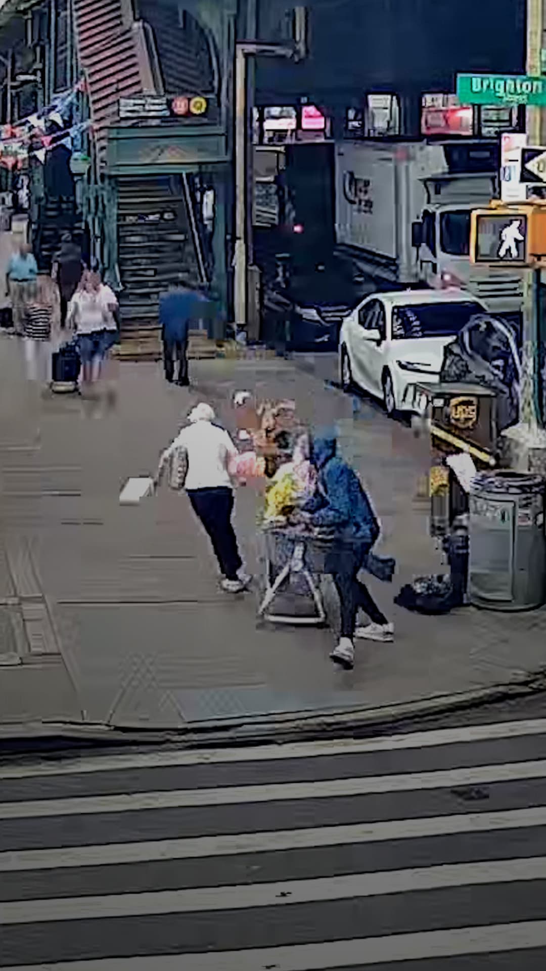 Un hombre agrede a una mujer de 90 años