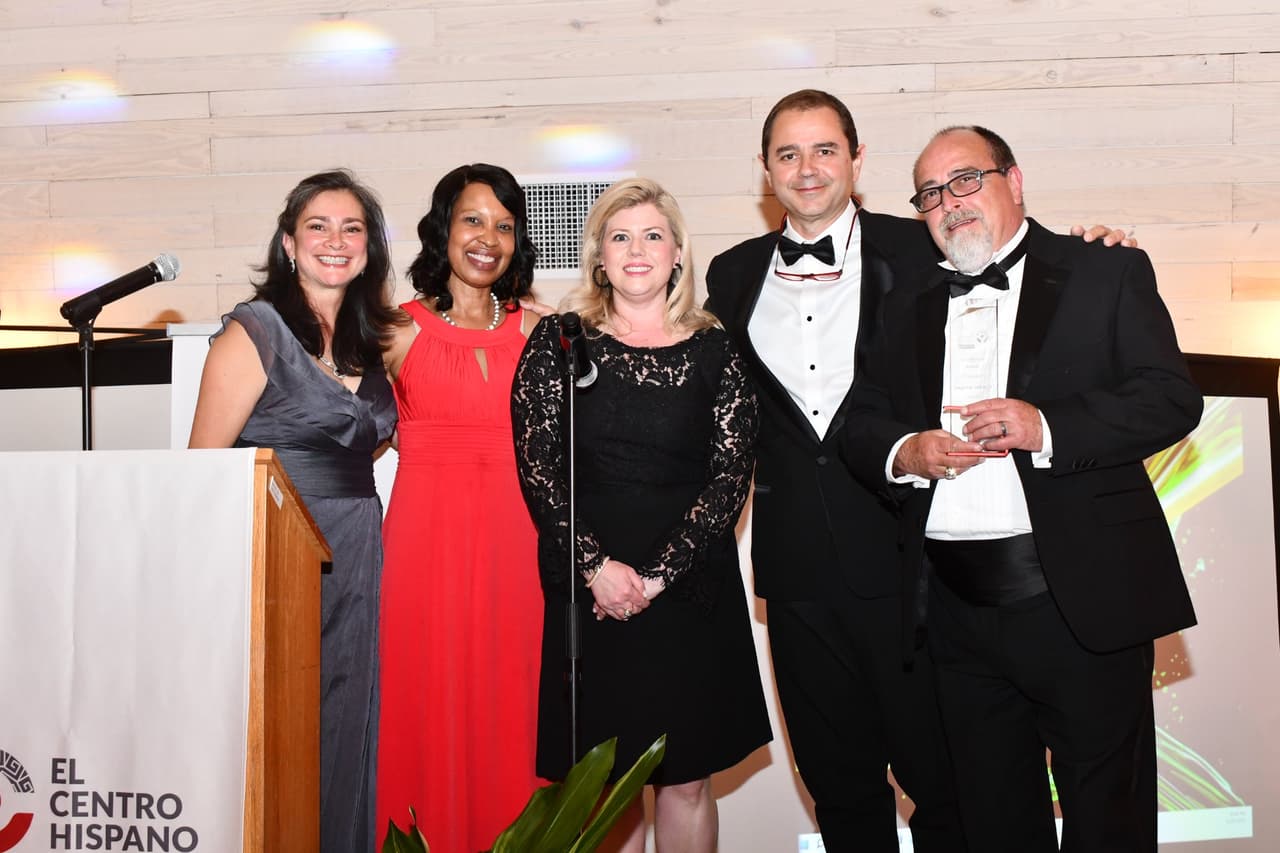 El evento es una noche de celebración y reconocimiento de los logros de la organización y de las personas que los han hecho posibles.