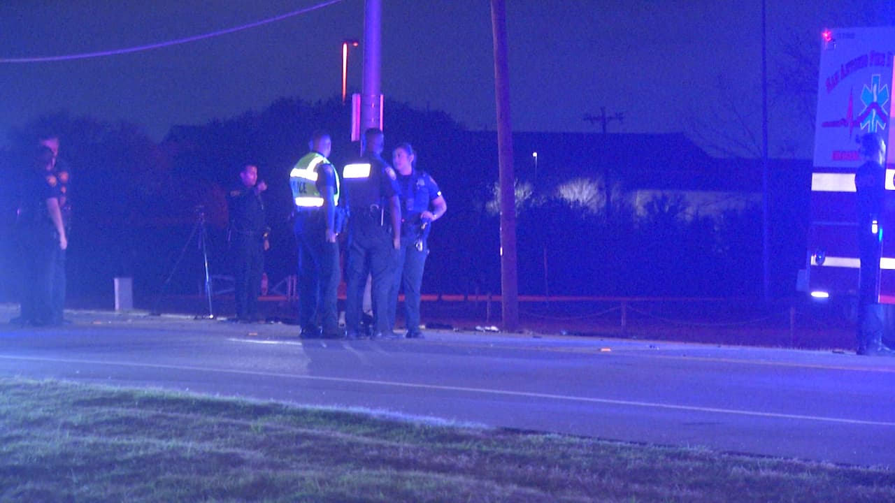 Los hechos ocurrieron alrededor de la 1:03 de la mañana cuando el auto en el que iban las dos víctimas perdió el control, en el 9300 de la calle Natchez.