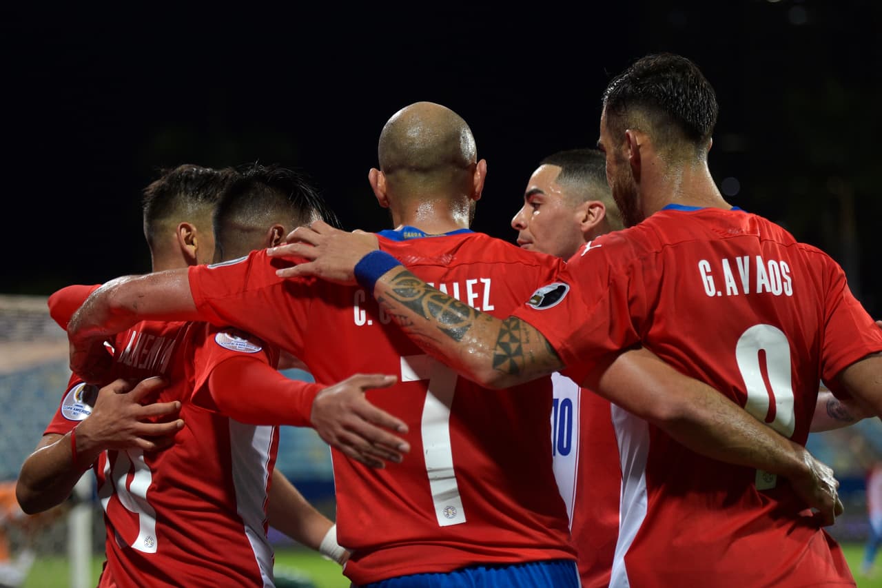 Bolivia se adelantó con un penalti, pero Paraguay le dio la vuelta con un doblete de Ángel Romero y otro tanto de Alejandro Romero.