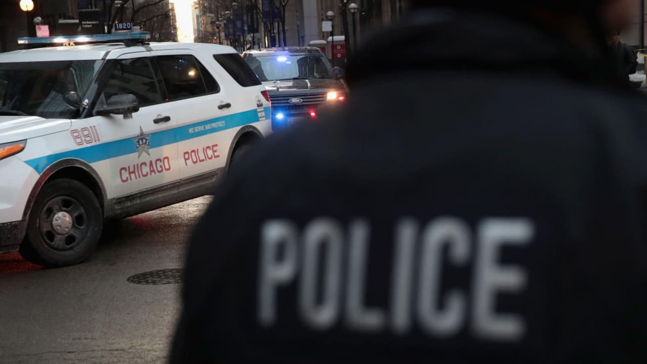 El chico, de 21 años, podría perder la vista a causa de las heridas que recibió de parte de presuntos pandilleros, quienes lo habrían confundido con miembros de una banda rival. 
<br>