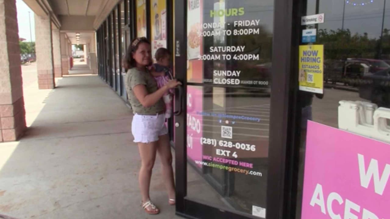 Rocío, quien es madre de una bebé de 7 meses, dijo a Noticias 45 que ella recibe la asistencia de WIC desde que estaba embarazada y ahorra unos $250 al mes en leche de fórmula.