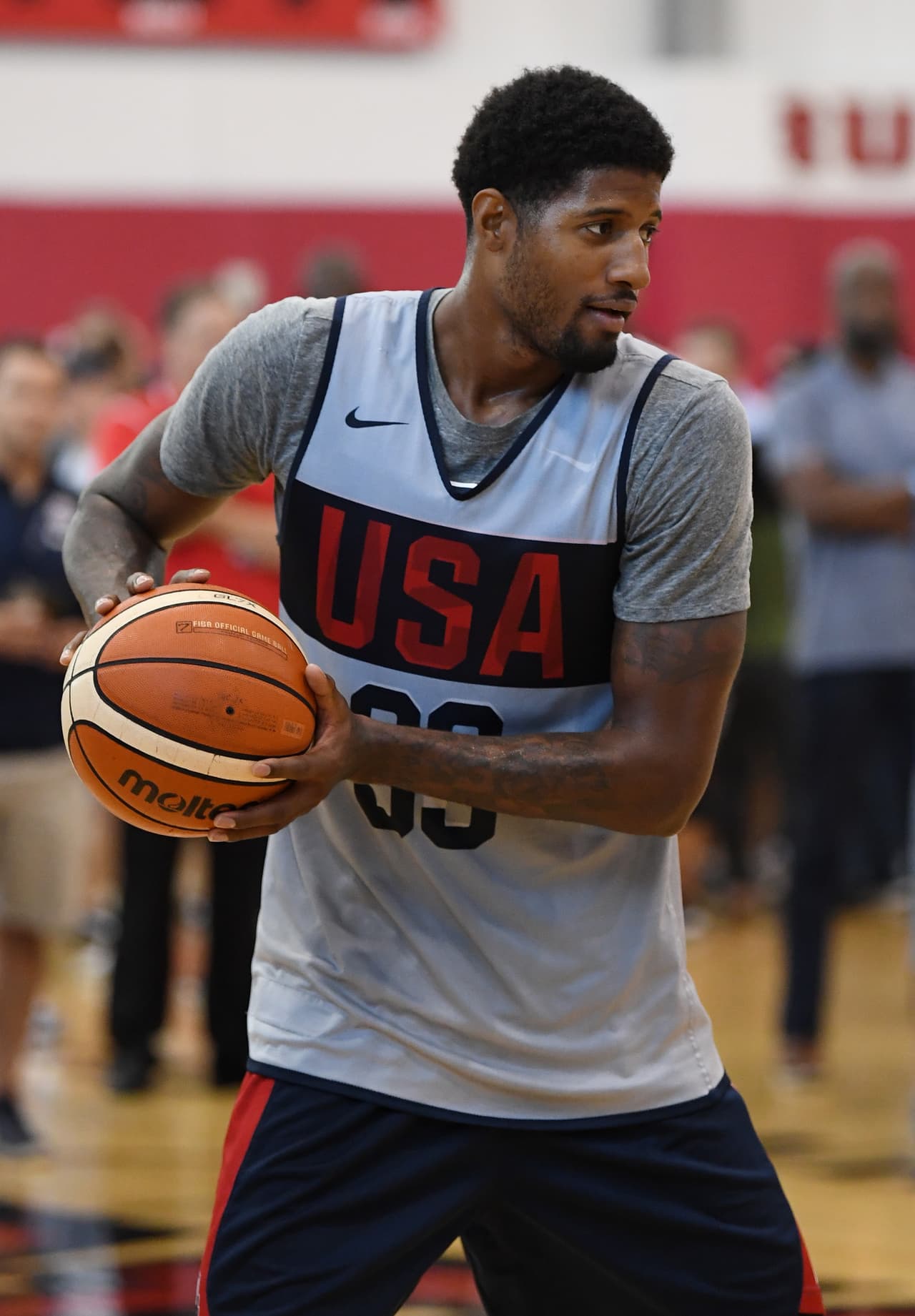 8. Paul George (Oklahoma City Thunder) - 30,56 millones de dólares.