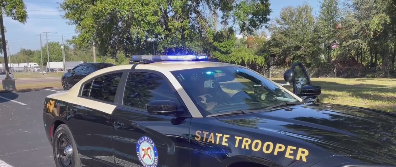 Los casos de agresividad al manejar se han convertido en un problema en las carreteras de Tampa. En un mes se han registrado dos casos de furia al volante; uno terminó con la muerte de una persona y el otro involucró amenazas con un arma de fuego. Por consiguiente, las autoridades recomiendan qué debe de hacer si se ve involucrado en estas situaciones.