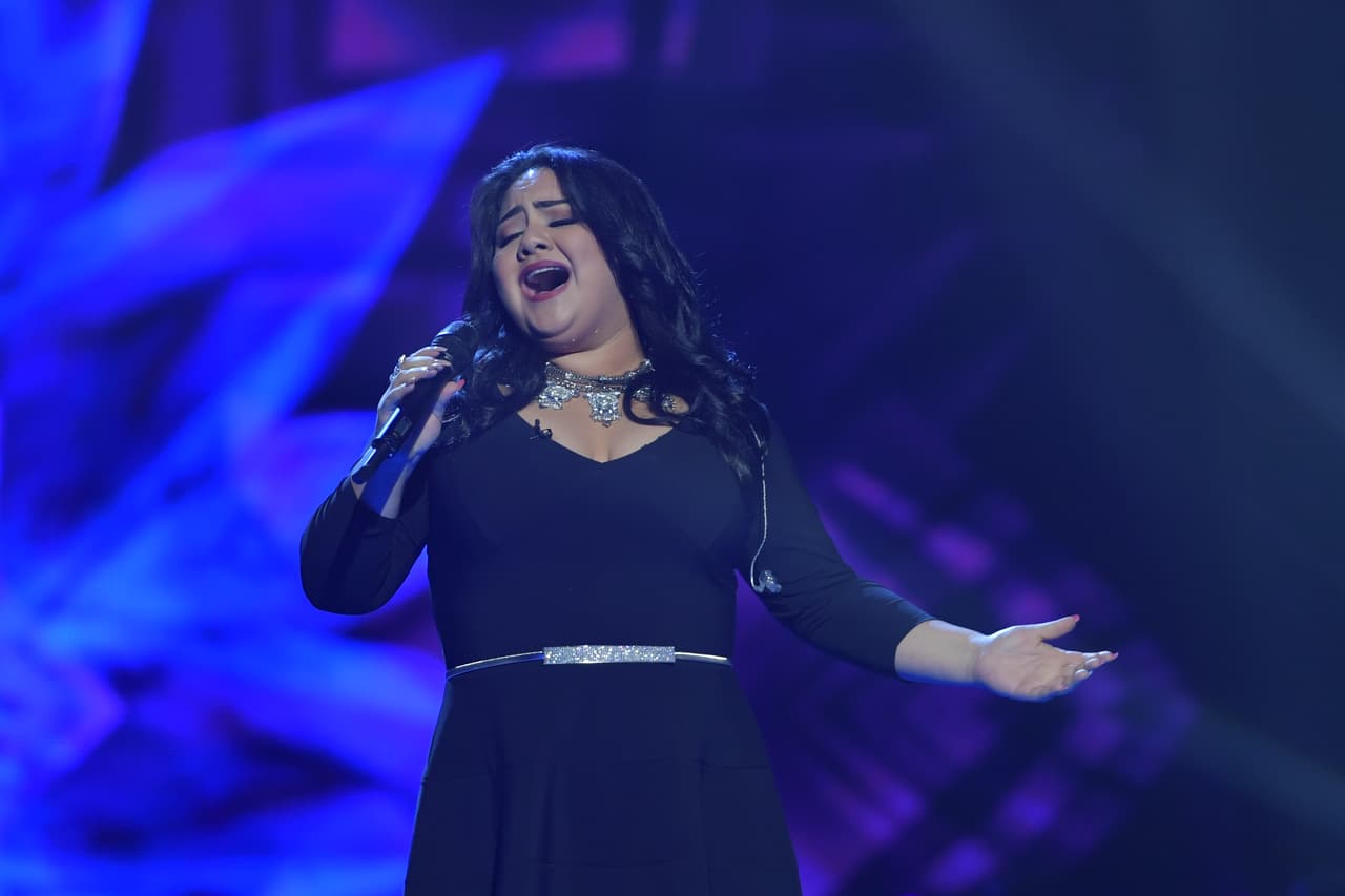 <b>Semana 6:</b> 
<b><a href="http://www.univision.com/shows/la-reina-de-la-cancion/con-un-toque-romantico-sandra-padilla-engalano-el-escenario-con-jamas-te-dejare-video">La primera presentación de Sandra Padilla</a></b> en los shows en vivo fue con la canción 'Jamás te dejaré'.