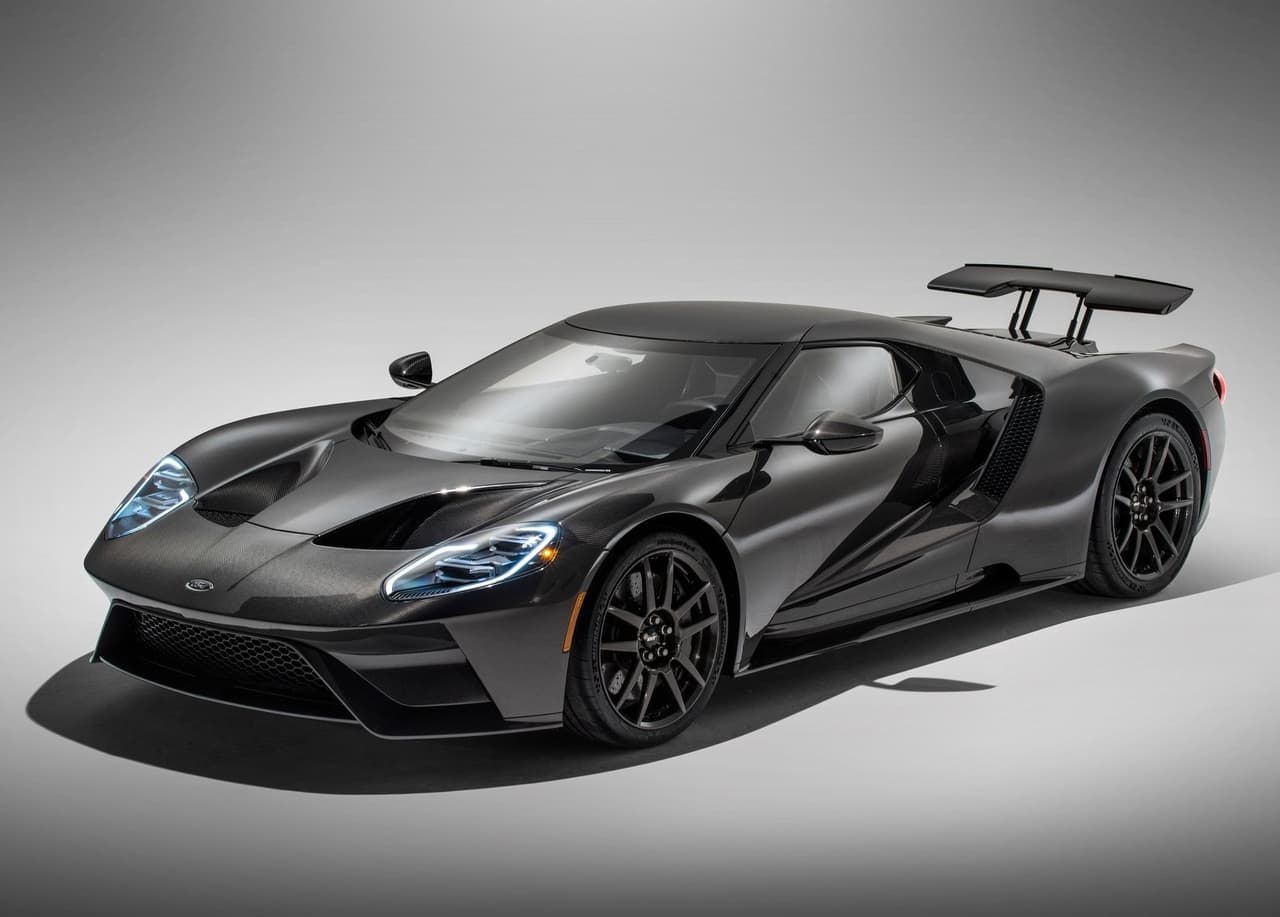 <u><h3 class="cms-H3-H3"><b>Ford GT 2021</b></h3></u>
<br>
<br>
<b>Velocidad máxima:</b> 216 mph (347 km/h)
<br>
<br>
<b>Motor:</b> V6 de 3.5 litros doble turbo
<br>
<b>Potencia:</b> 660 caballos de fuerza
<br>
<b>Precio inicial: </b>500,000 dólares