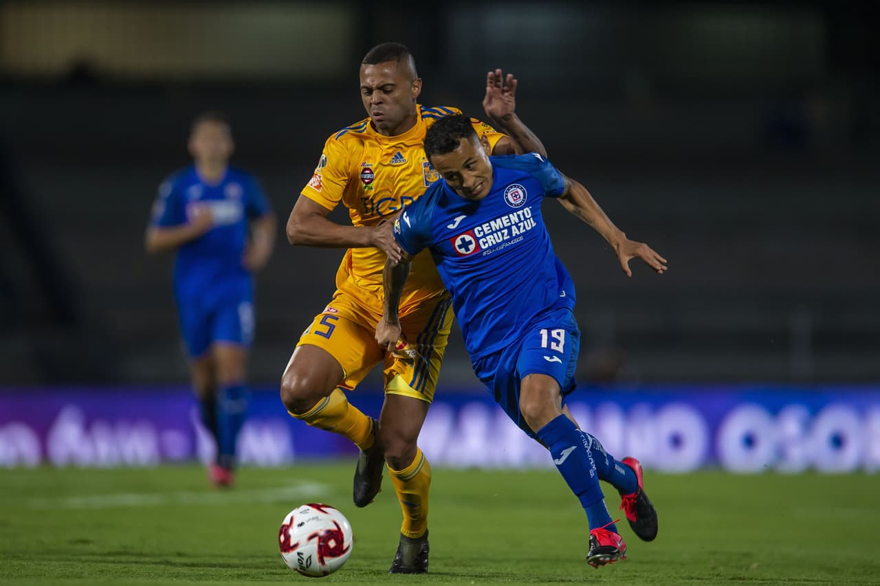 Los Tigres dejan ir el triunfo y la Máquina les empata el encuentro, lo lleva a los penales y se cuelan a la final de la Copa GNP.
