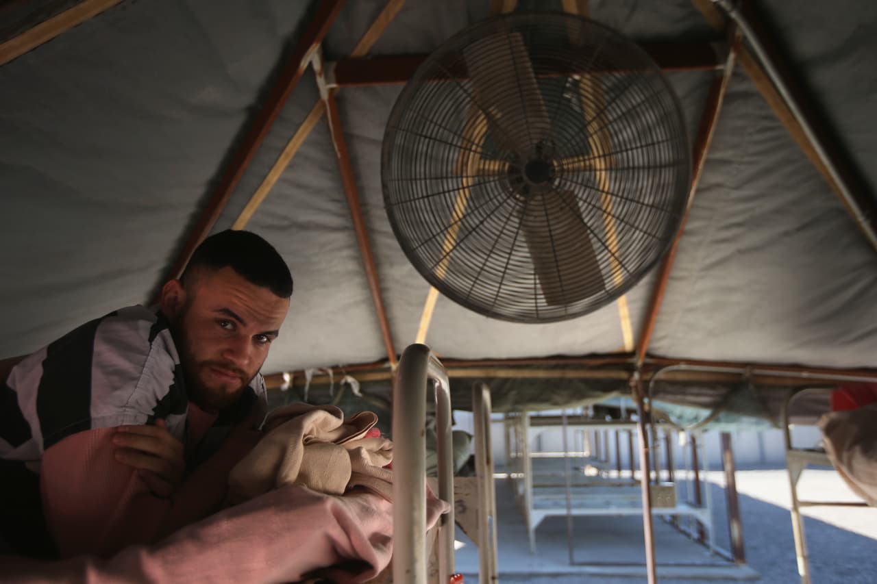 Durante el verano, las temperaturas fácilmente superan los 100 grados Fahrenheit, mientras que en invierno pueden descender hasta bajo cero.