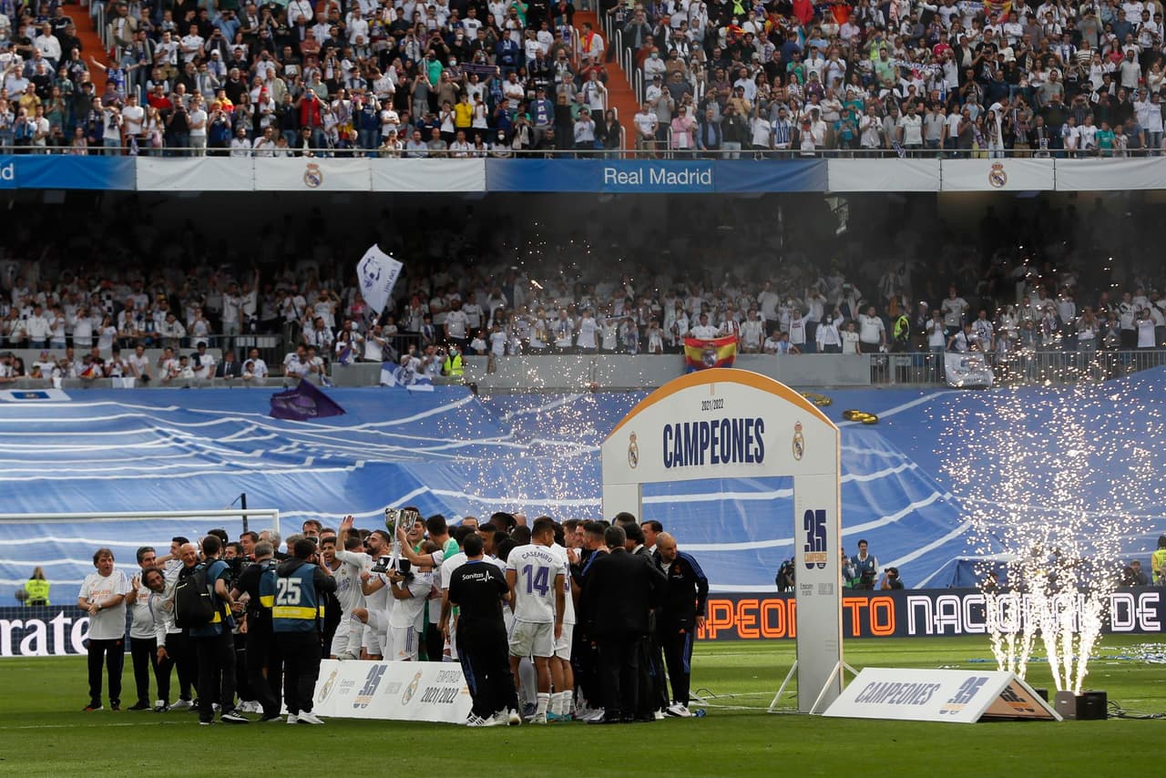 ¡Campeón de España! Real Madrid celebra el título 35 de Liga de su historia.