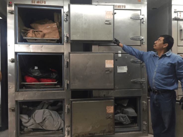 Gavetas dentro del Semefo de la Fiscalía de Nayarit. 
<br>