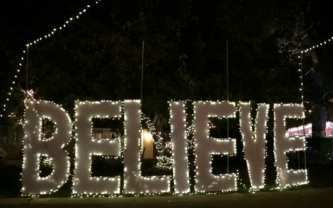 Los visitantes buscan este letrero para tomarse fotografias familiares.