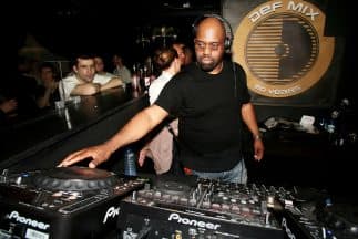 Knuckles, conocido como "el padrino" del estilo de música bailable de Chicago que revolucionó los clubes en las décadas de 1970 y 1980