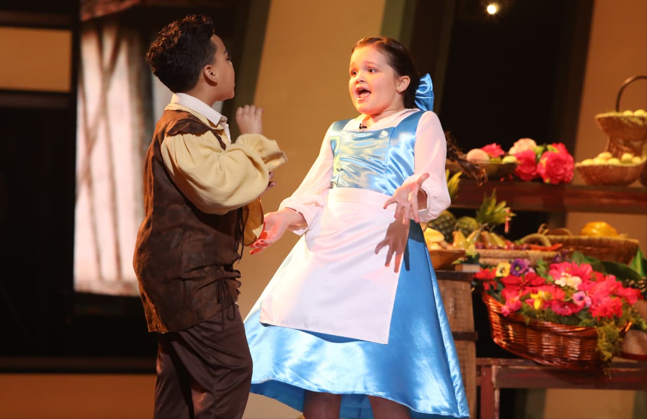 Almany, Nathaly, Ángel y Giuliana hicieron un número musical de 'La Bella y la Bestia'.