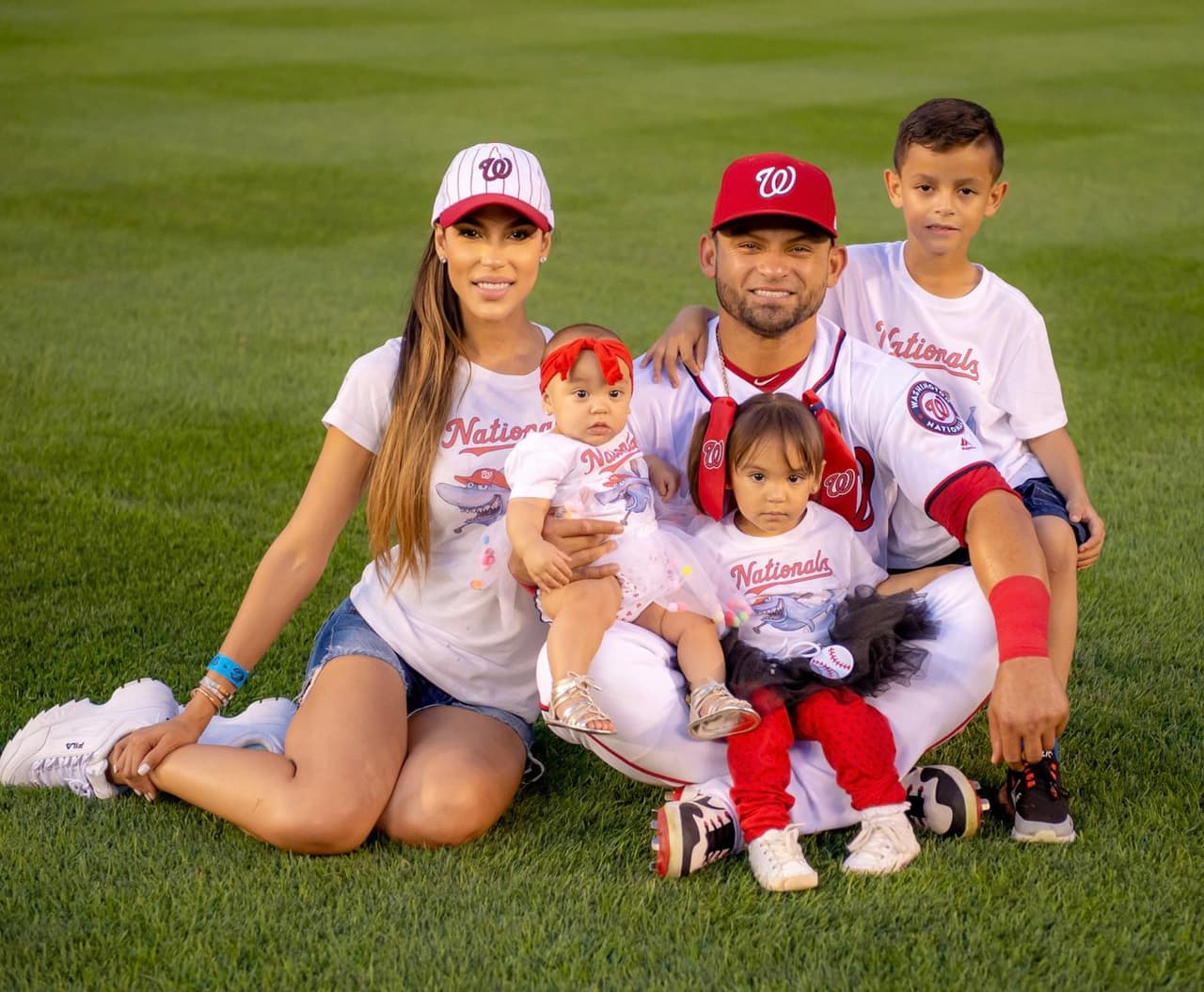Tania Victoria Marín destaca como madre en redes sociales, modelo y promotora de vida saludable.