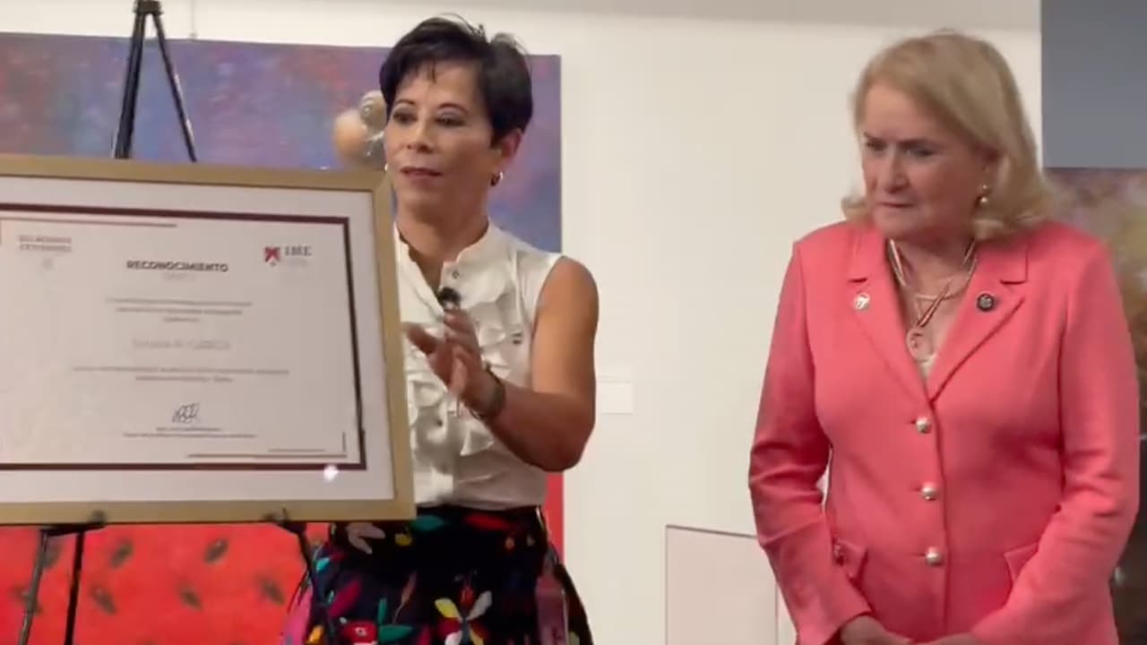 “Felicidades a Sylvia García por este premio y también tuve el privilegio de proclamar este día en su honor”, publicó Turner en sus redes sociales.