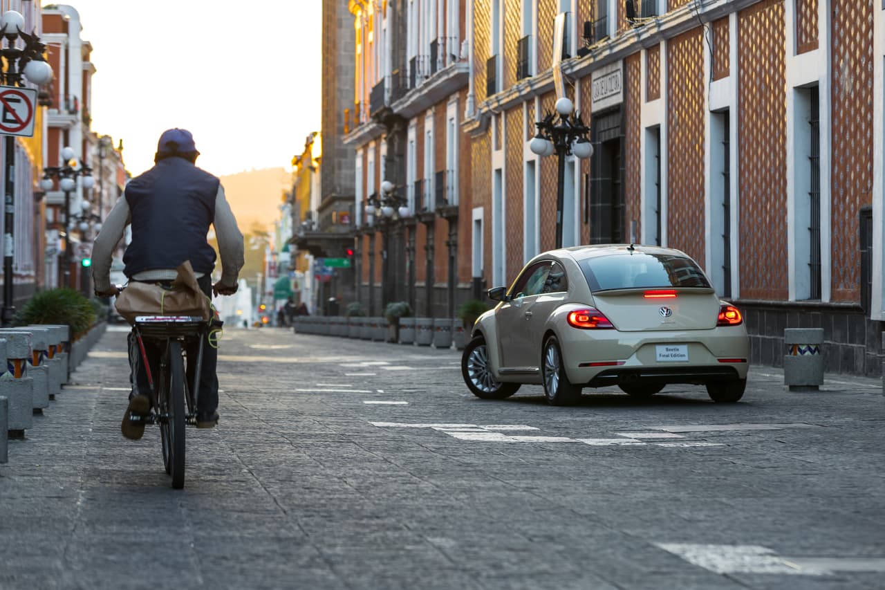 Solo queda esperar el anuncio oficial y cruzar los dedos por que los diseñadores consigan uno que refleje la identidad del ‘Vocho’ mejor de lo que lo hicieron sobre el ‘New Beetle’.