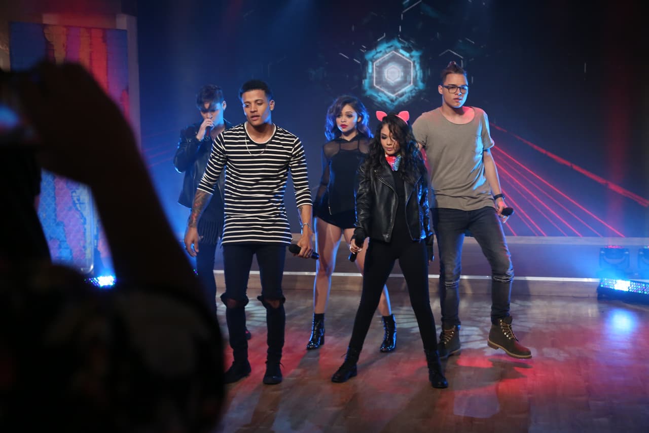 El video está buenísimo y no te lo puedes perder. 
<a href="http://smarturl.it/MIX5OriginalV">Míralo aquí.</a>