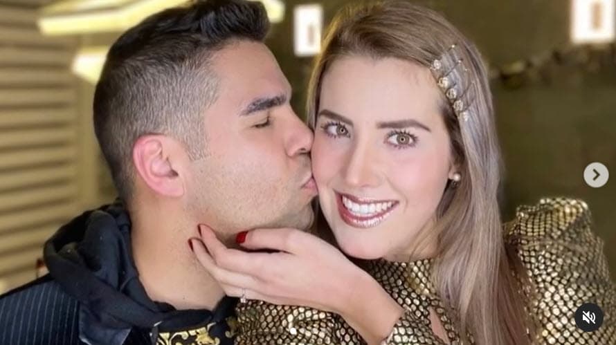 Un día después de que 
<b>Stefanía de Aranda</b> fue sometida a una delicada cirugía para salvarle la vida y la de su bebé, su esposo 
<b><a href="https://www.univision.com/temas/emir-pabon" target="_blank">Emir Pabón</a></b> se abrió de corazón con sus fans para agradecer las oraciones que recibieron y reconoció los temores que enfrentó durante estos difíciles días. 
<br>