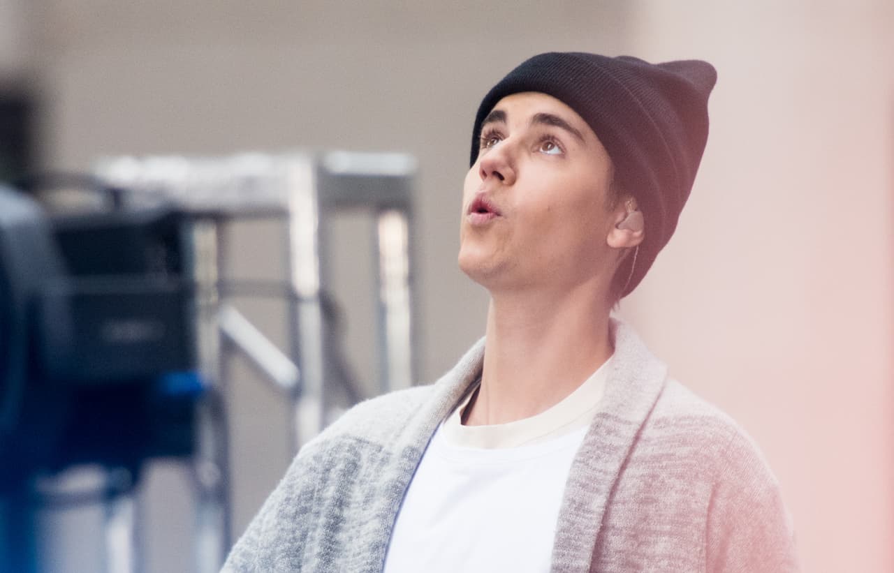 Ni modo, no quedará de otra, más que seguir con tu línea de conquistas. Que igual son tremendas bellezas, pero a tu "altura".