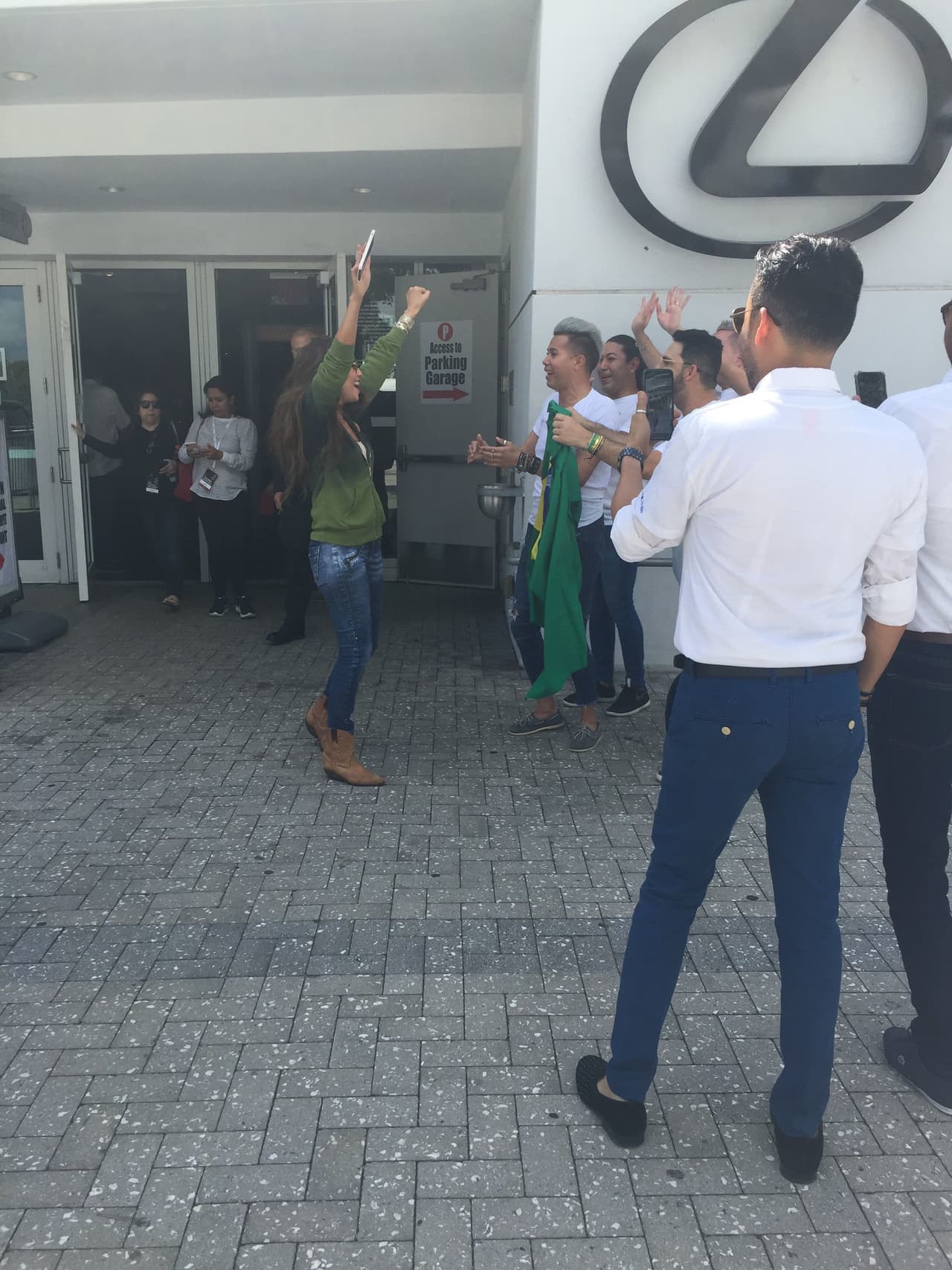 Con una ovación y aplausos los fans dieron la bienvenida a Thalía.