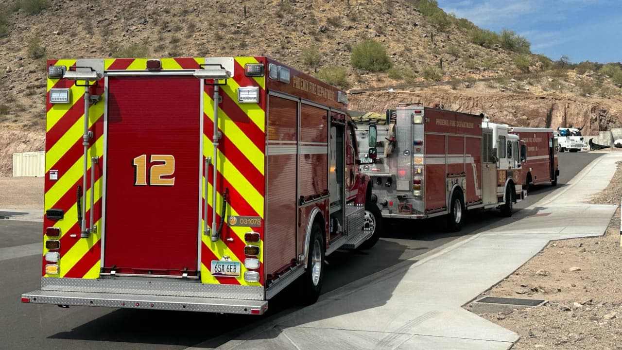 Ambas mujeres de aproximadamente 20 años 
<b>habían sufrido de sobrecalentamiento</b> mientras recorrían Cholla Trail alrededor de las 10 a.m. Las pacientes fueron localizadas aproximadamente a 3/4 del camino a la montaña.