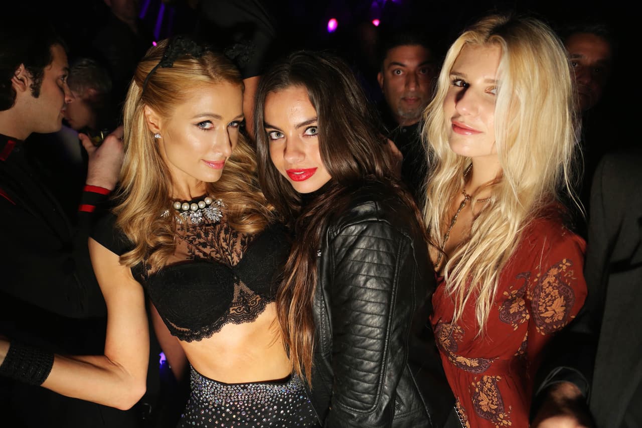 Las chicas con las que armó la fiesta Paris también estuvieron súper hot.