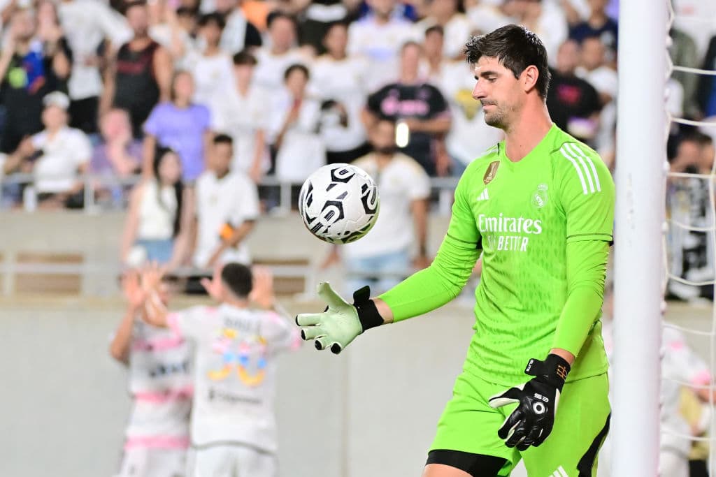 Dura baja para Real Madrid, Courtois se rompe los ligamentos