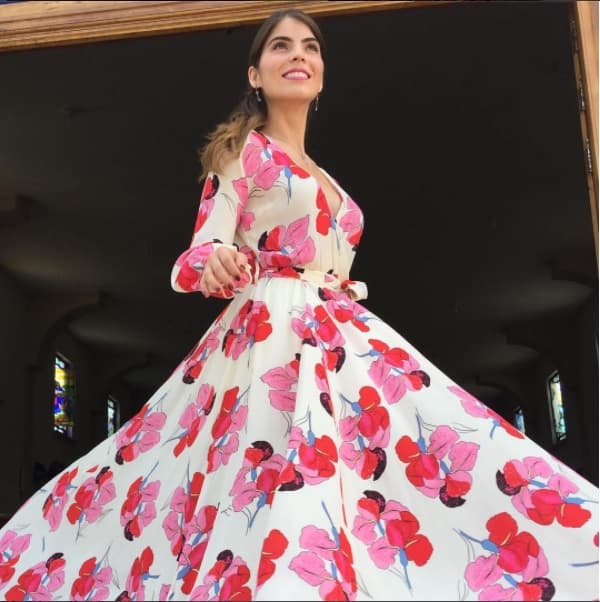 "Nunca hemos sido tan cercanas, lo he dicho muchas veces, siento más confianza en mis compañeros de trabajo, en la gente que voy conociendo en el medio, mis amigos, mis amigas del día a día... cualquier consejo yo pienso primero en ellas que pensar decirle a mi hermana, 'oye qué hago', o sea como que nunca estuvo esa relación tan afectiva”, manifestó Ugalde al programa Hoy, en 2017.