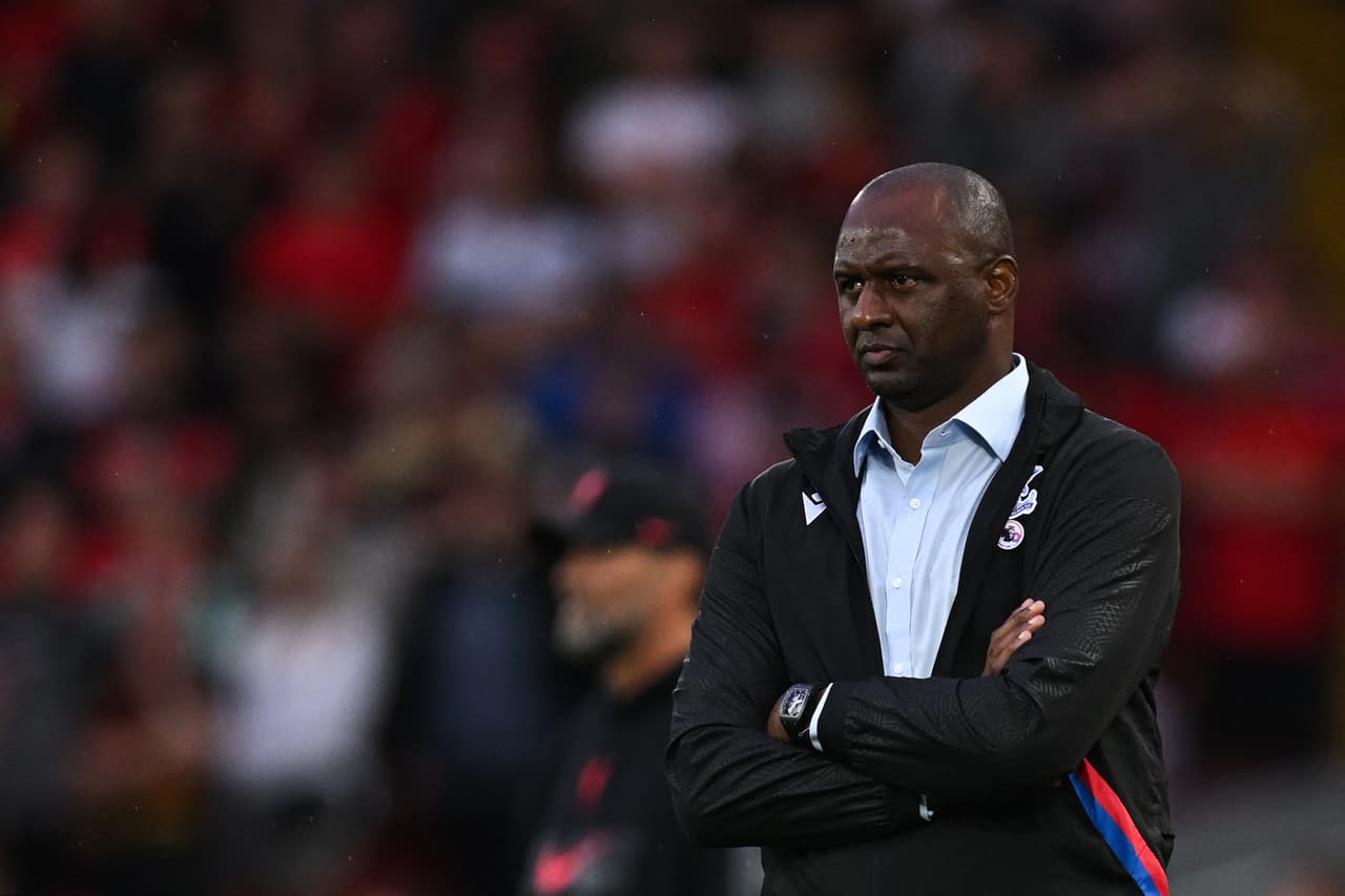 Patrick Vieira, molesto con el accionar de su escuadra.